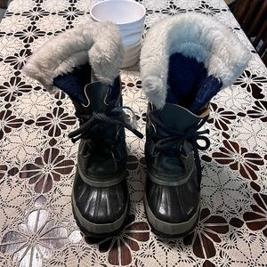 Sorel Youth size 1 winter boots